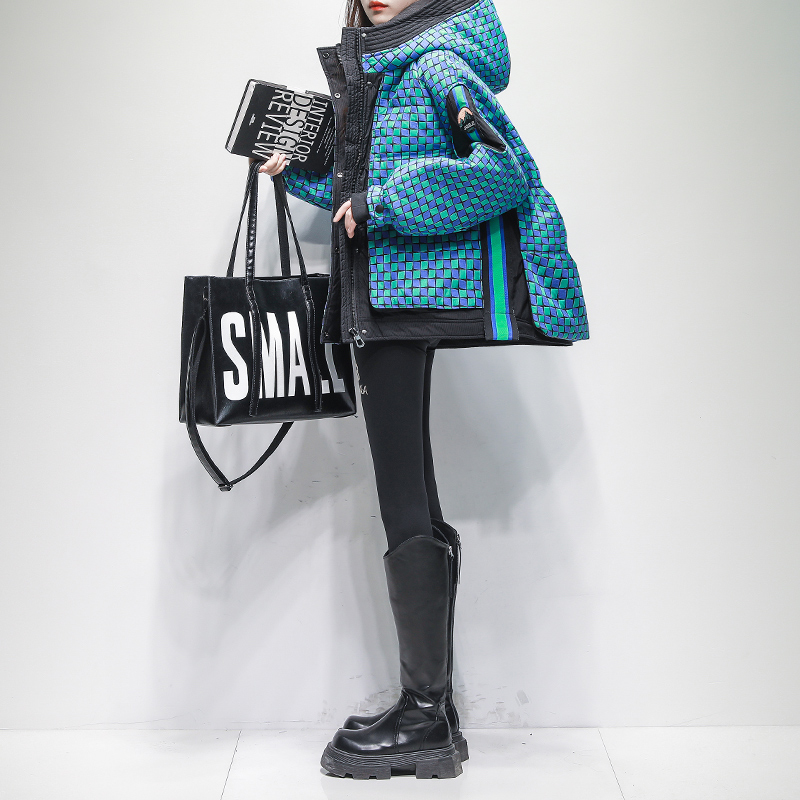 久拉拉撞色格子白鹅绒羽绒服女