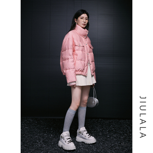 久拉拉粉色白鹅绒立领羽绒服女短款2025冬季新款时尚加厚短外套潮