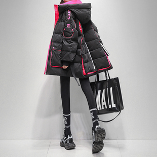 久拉拉黑色拼接白鹅绒羽绒服女短款2025冬季新款连帽加厚短外套