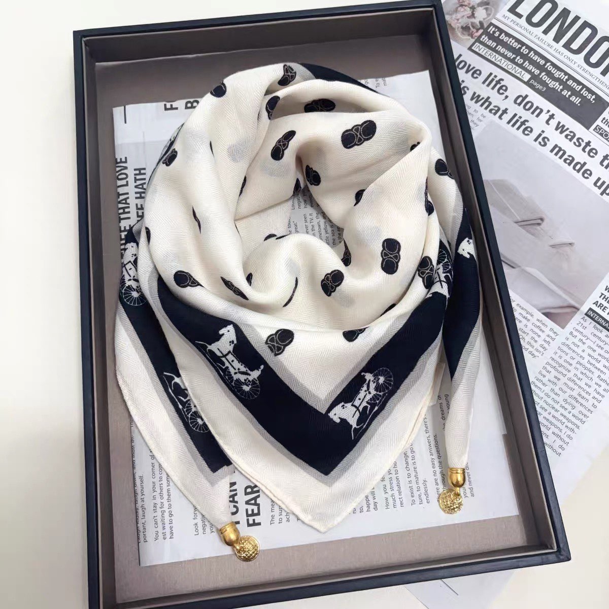 2025新款磁吸护颈小围巾