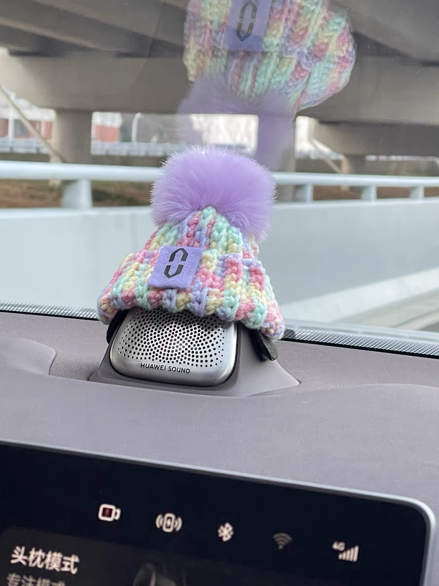 问界汽车中控摆件毛线帽马卡龙色
