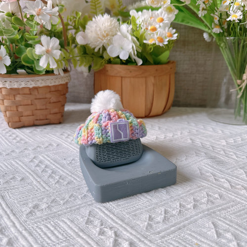 极氪专用毛线帽棉花娃娃特别版定制汽车装饰摆件