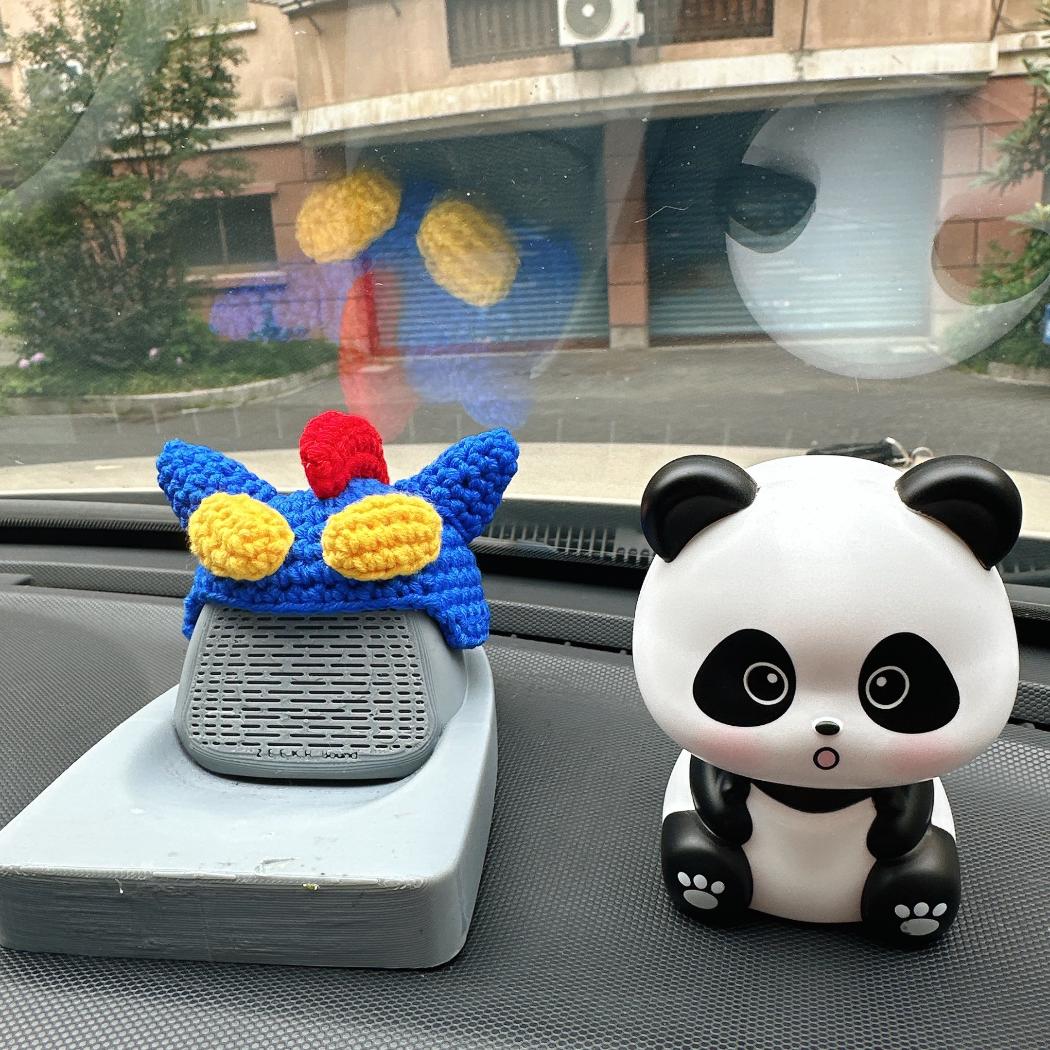 咸蛋超人中置帽子沃尔沃岚图通用