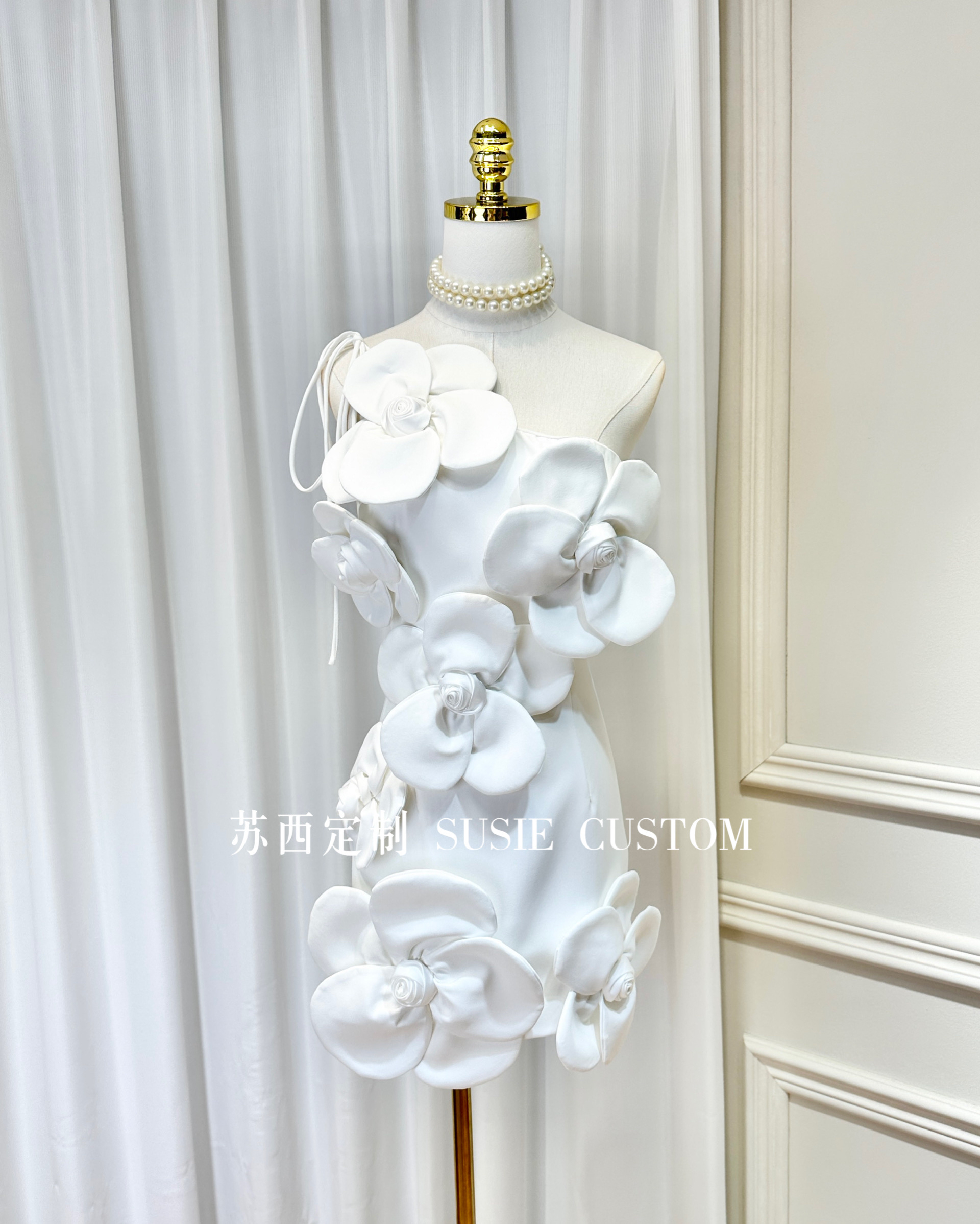 定制小众设计款斜肩绑带露肩立体不规则大花朵修身包臀短裙连衣裙