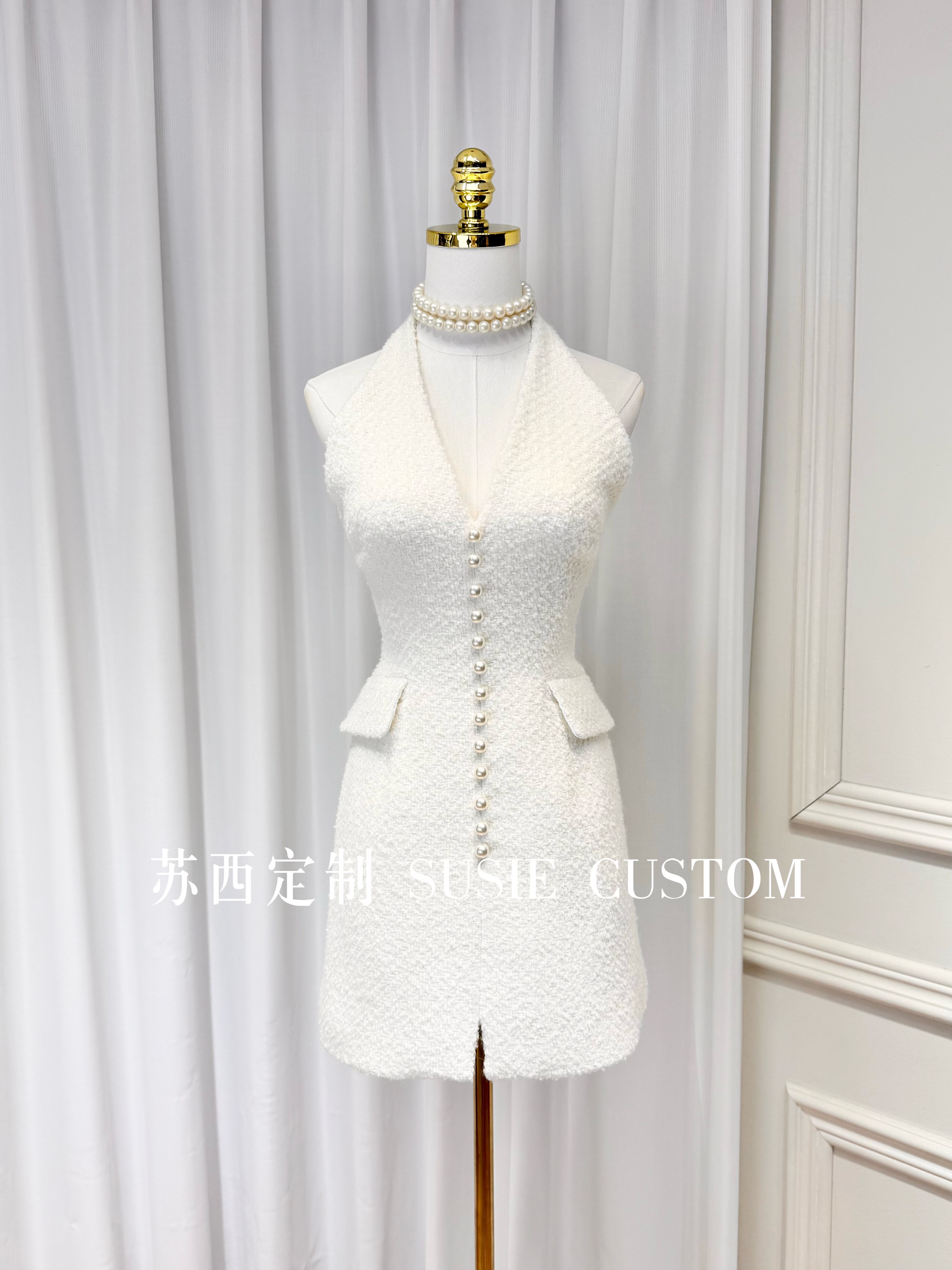 高定轻奢千金风小众设计感挂脖露背深V珍珠排扣粗花呢生日礼服裙