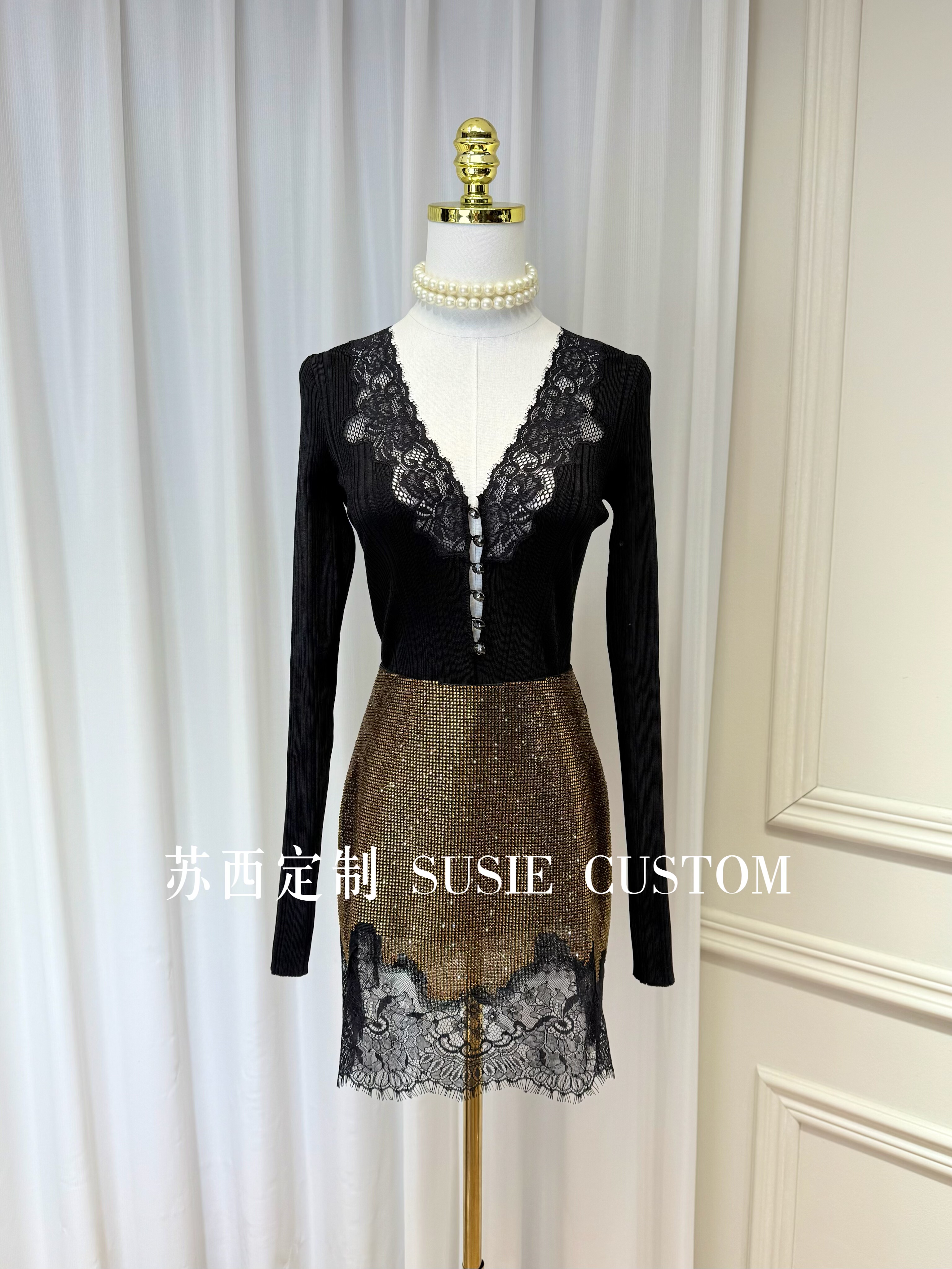 高定气质御姐显身材深V领钻扣蕾丝花边针织修身上衣高腰开叉半裙