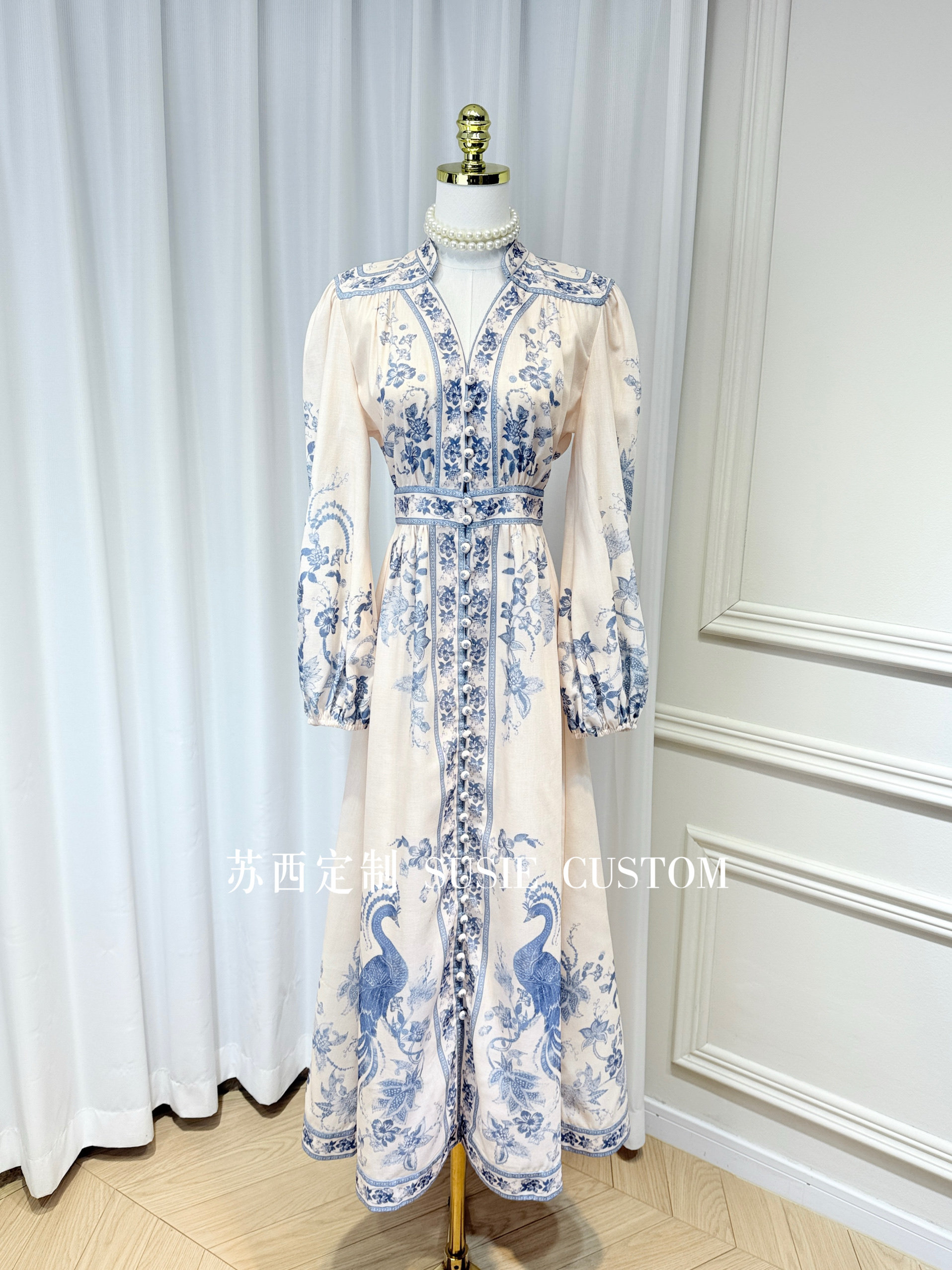 定制复古印花显气质V领单排扣泡泡袖收腰开叉长裙棉麻连衣裙