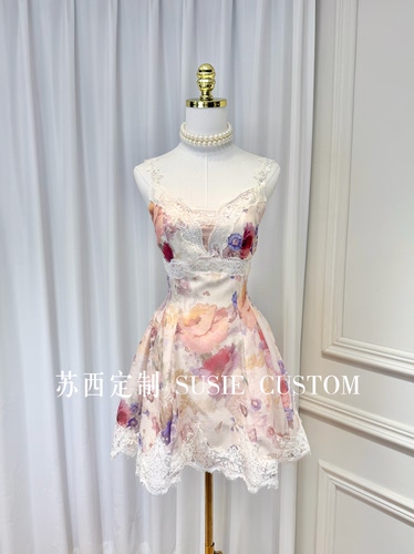 设计款浪漫蕾丝花边复古印花收腰A摆短裙小个子吊带裙旅游度假裙