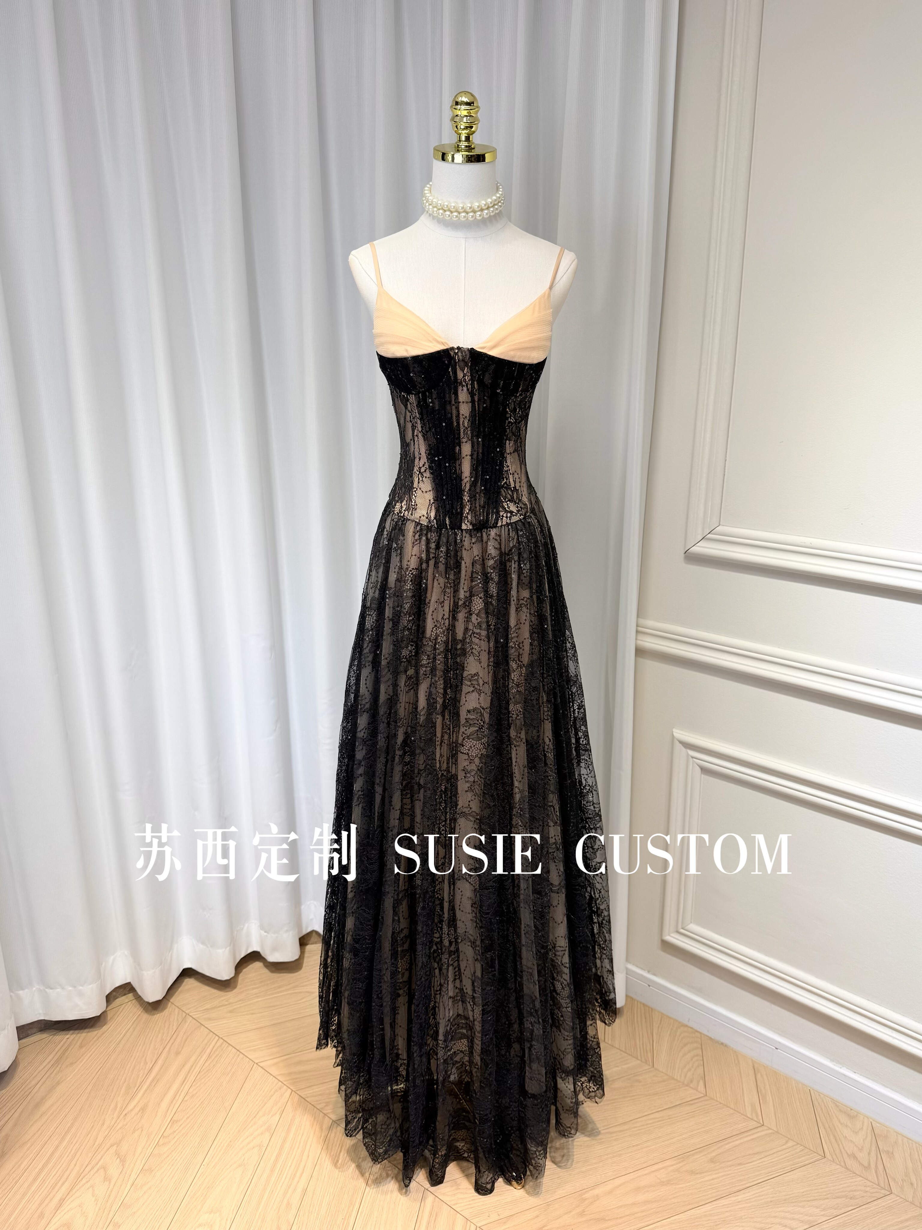 高定越南小众设计V领带胸垫撞色蕾丝亮片收腰大摆拖地长裙礼服裙