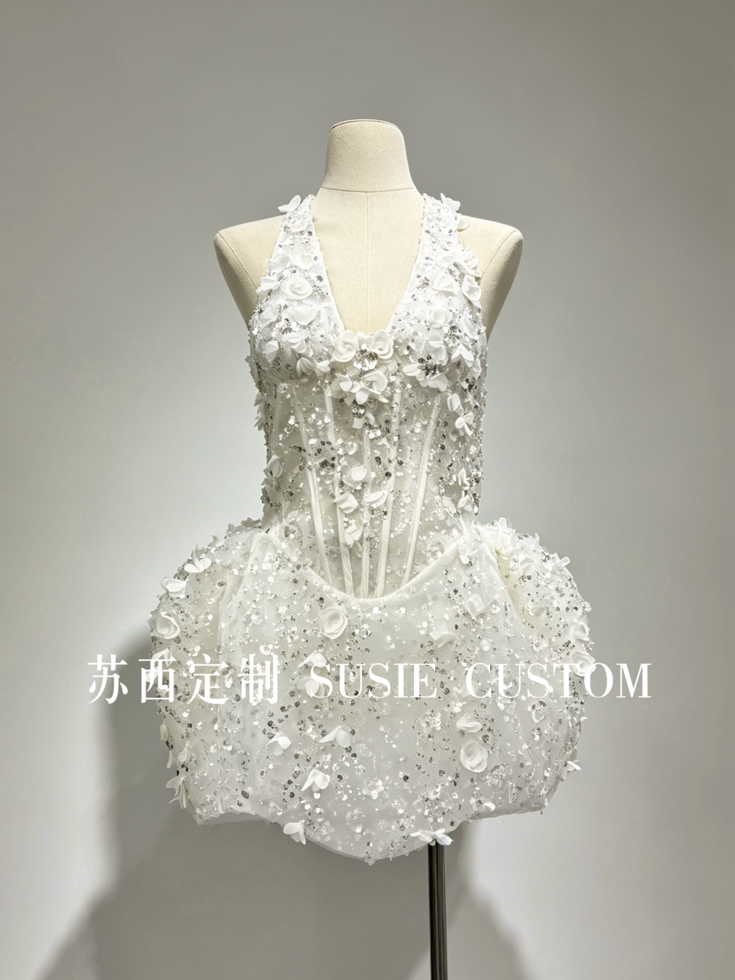 高定设计款重工串珠亮片花朵挂脖露背鱼骨收腰花苞裙生日礼服裙