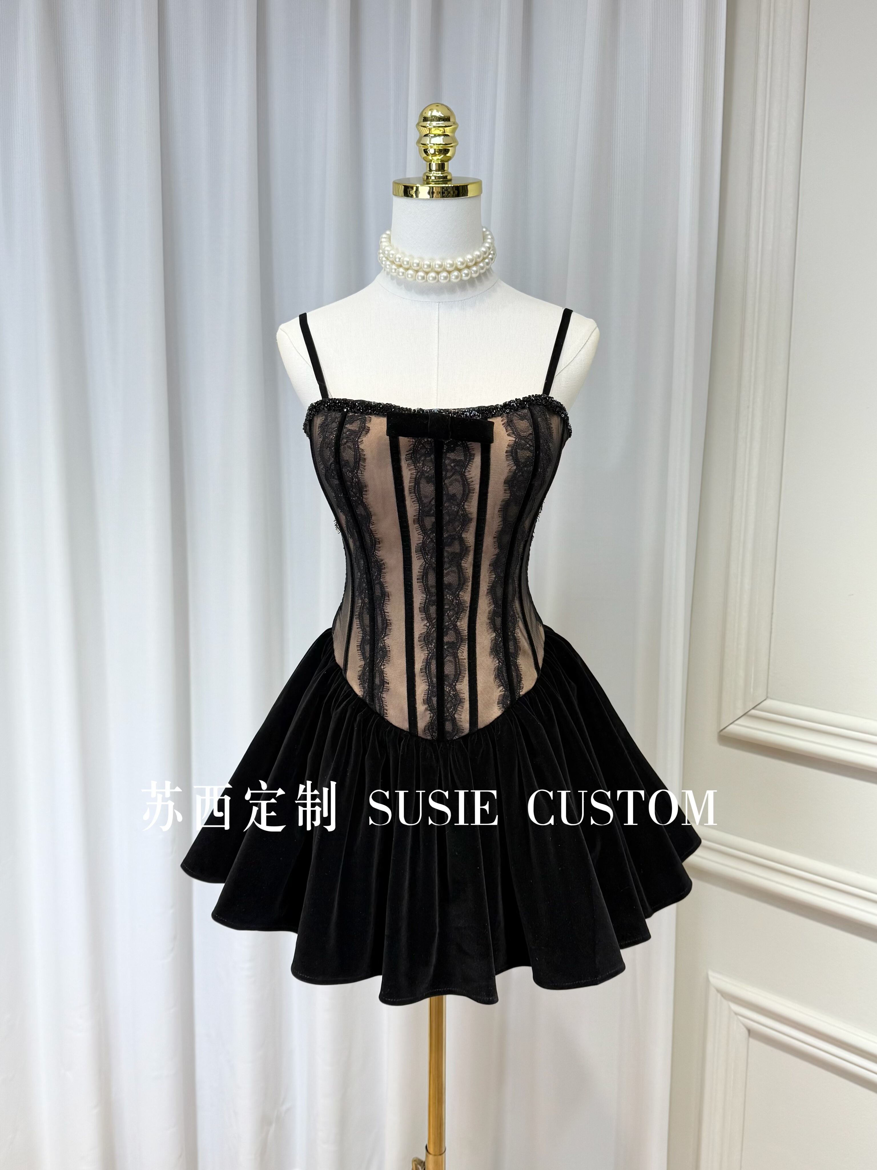 高定设计款法式复古串珠蝴蝶结蕾丝拼丝绒吊带蓬蓬裙短裙生日礼服