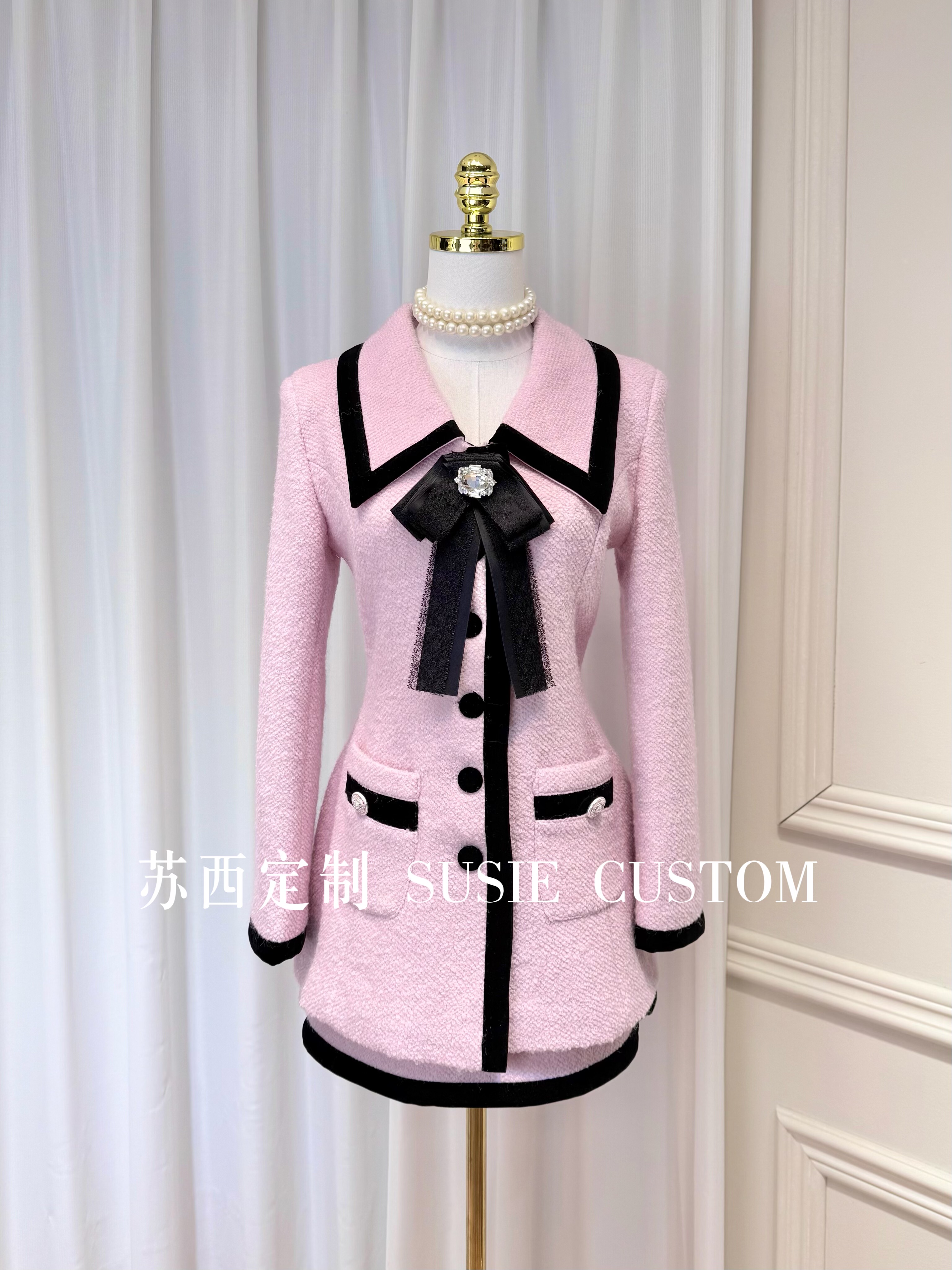 高定设计款撞色黑边翻领排扣羊毛呢料外套上衣半身裙裤小香风套装