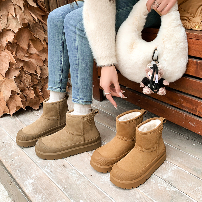 香港2025冬季厚底新款防滑加绒保暖雪地鞋女短靴真皮短筒增高棉鞋