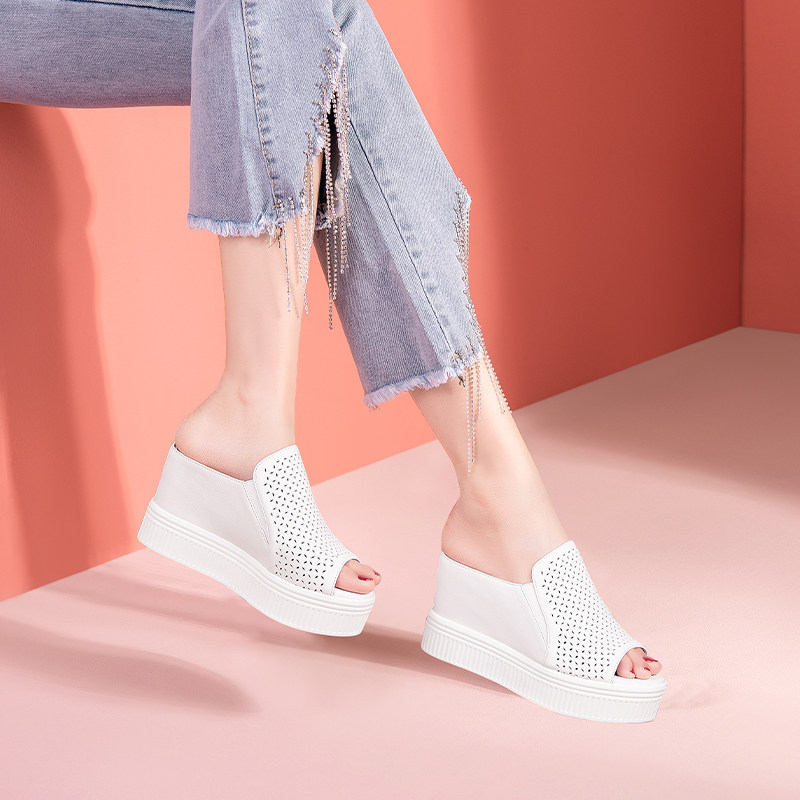 半拖鞋女夏外穿2026新款时尚白色松糕厚底凉拖黑色增高真皮洞洞鞋