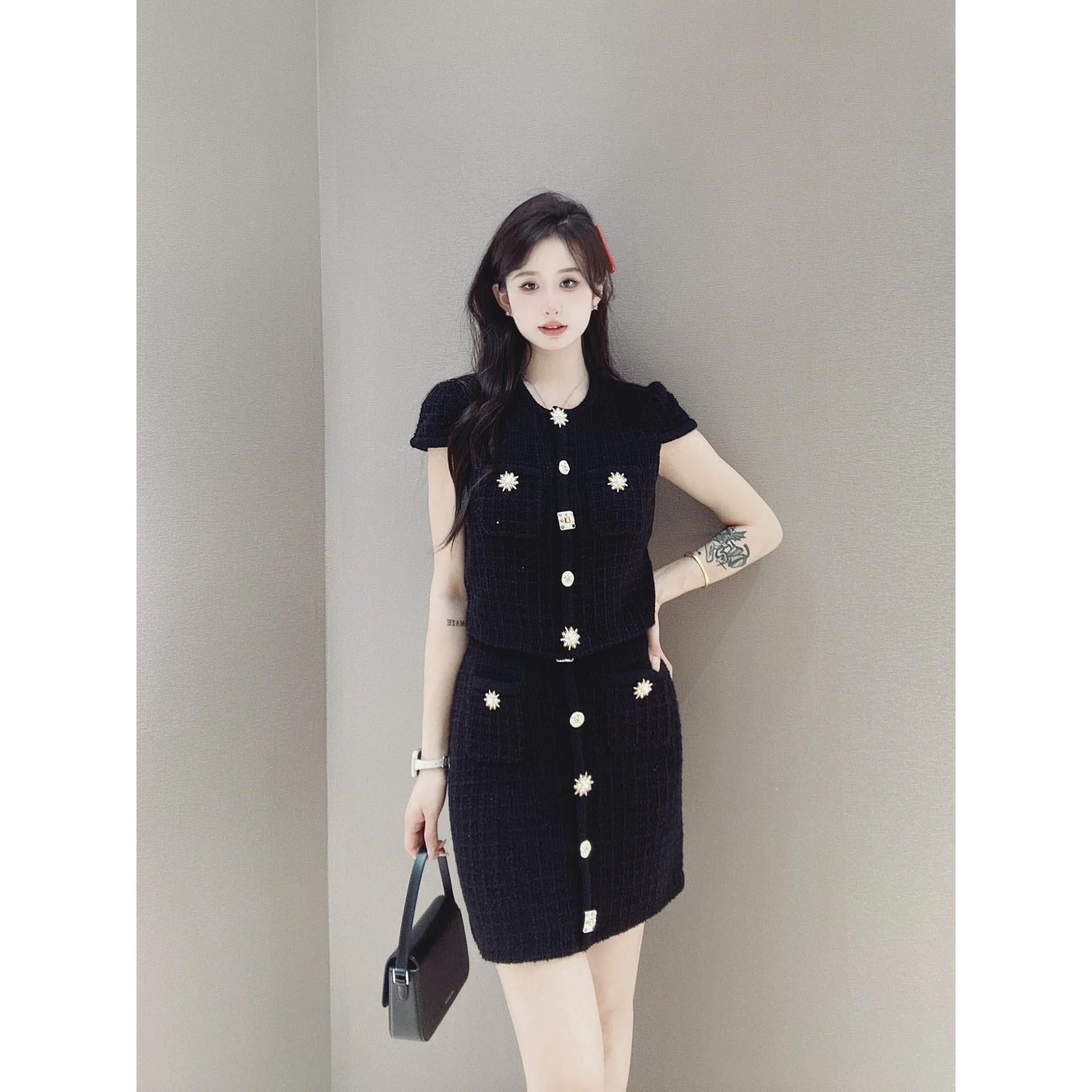 self-stride 2025新款黑色小香风气质短袖针织上衣性感短裙套装女