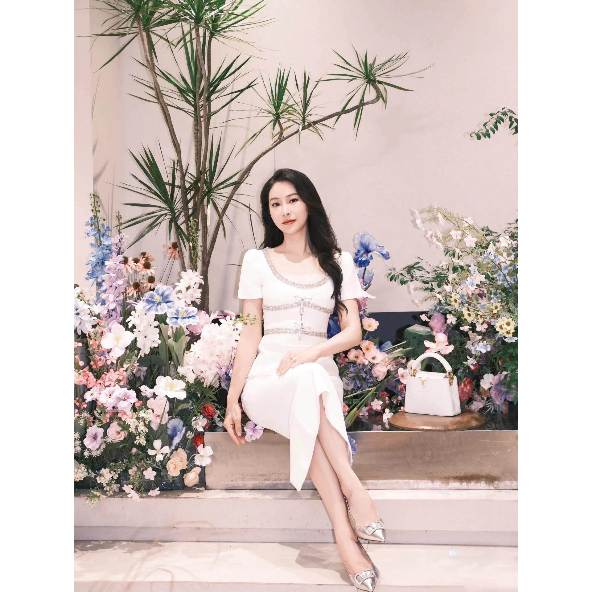 self-stride 2025白月光甜美钻饰短袖连衣裙修身气质千金风中长裙