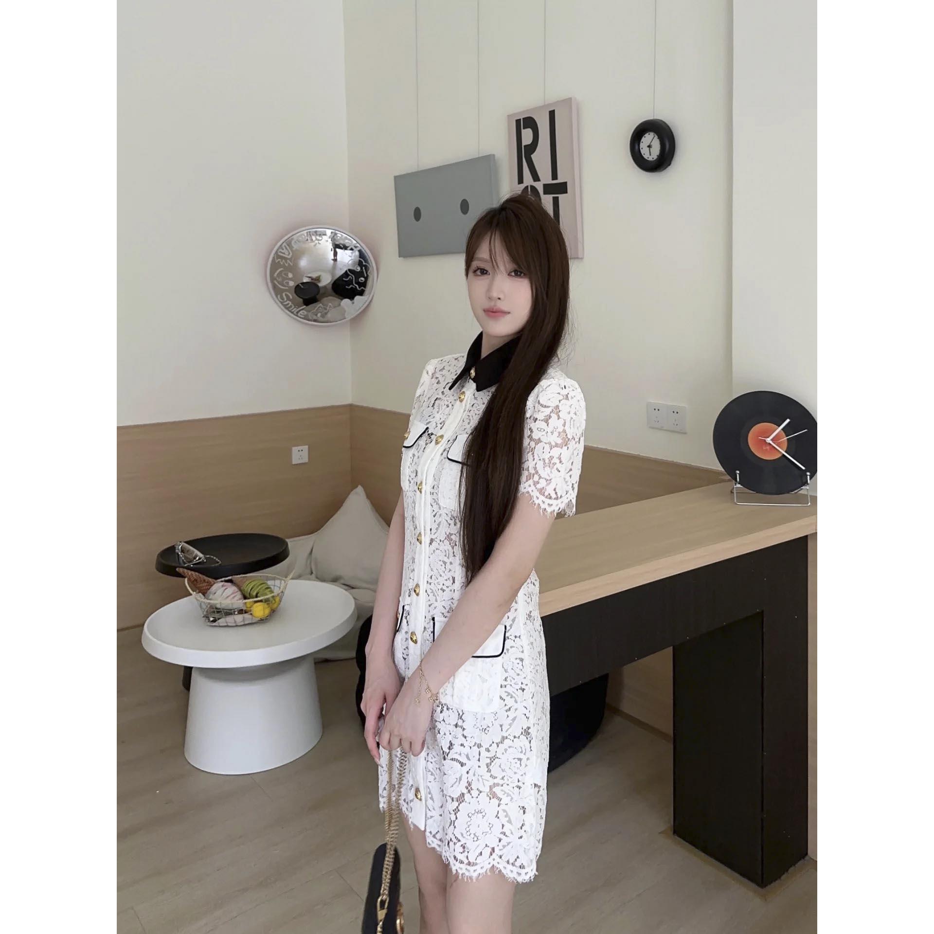 self-stride 2025黑白撞色翻领优雅气质法式蕾丝镂空连衣裙短裙