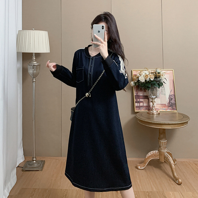 牛仔连衣裙秋冬宽松贴织带大码