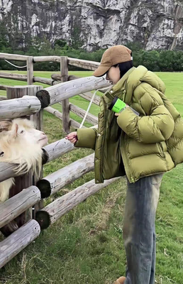 泡芙龟背羽绒服女短款2025冬季新款90白鸭绒小个子外套白色面包服