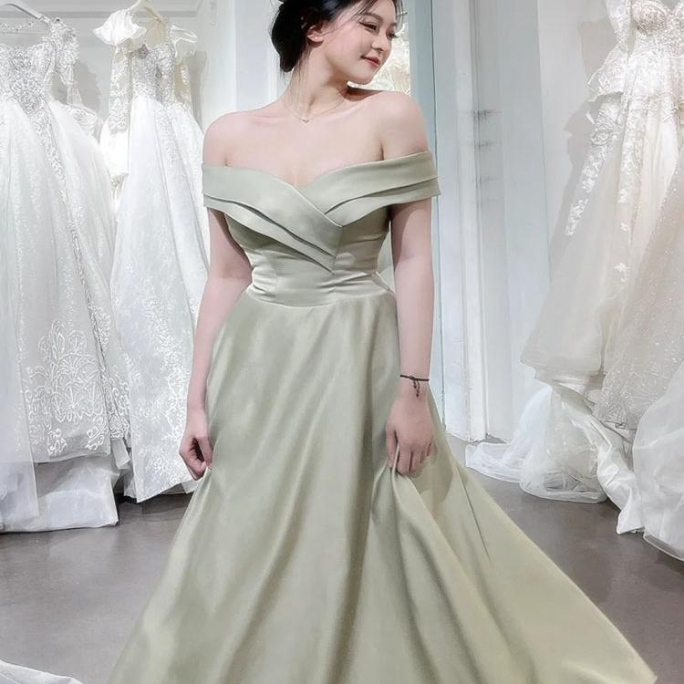 灰色缎面伴娘服新款夏季小众婚礼高级感姐妹团礼服裙毕业平时可穿