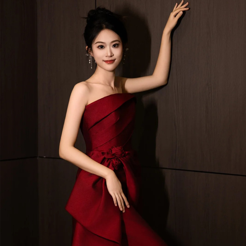 红色敬酒服高端轻奢抹胸小众风气质新娘女晨袍结婚订婚新款礼服裙