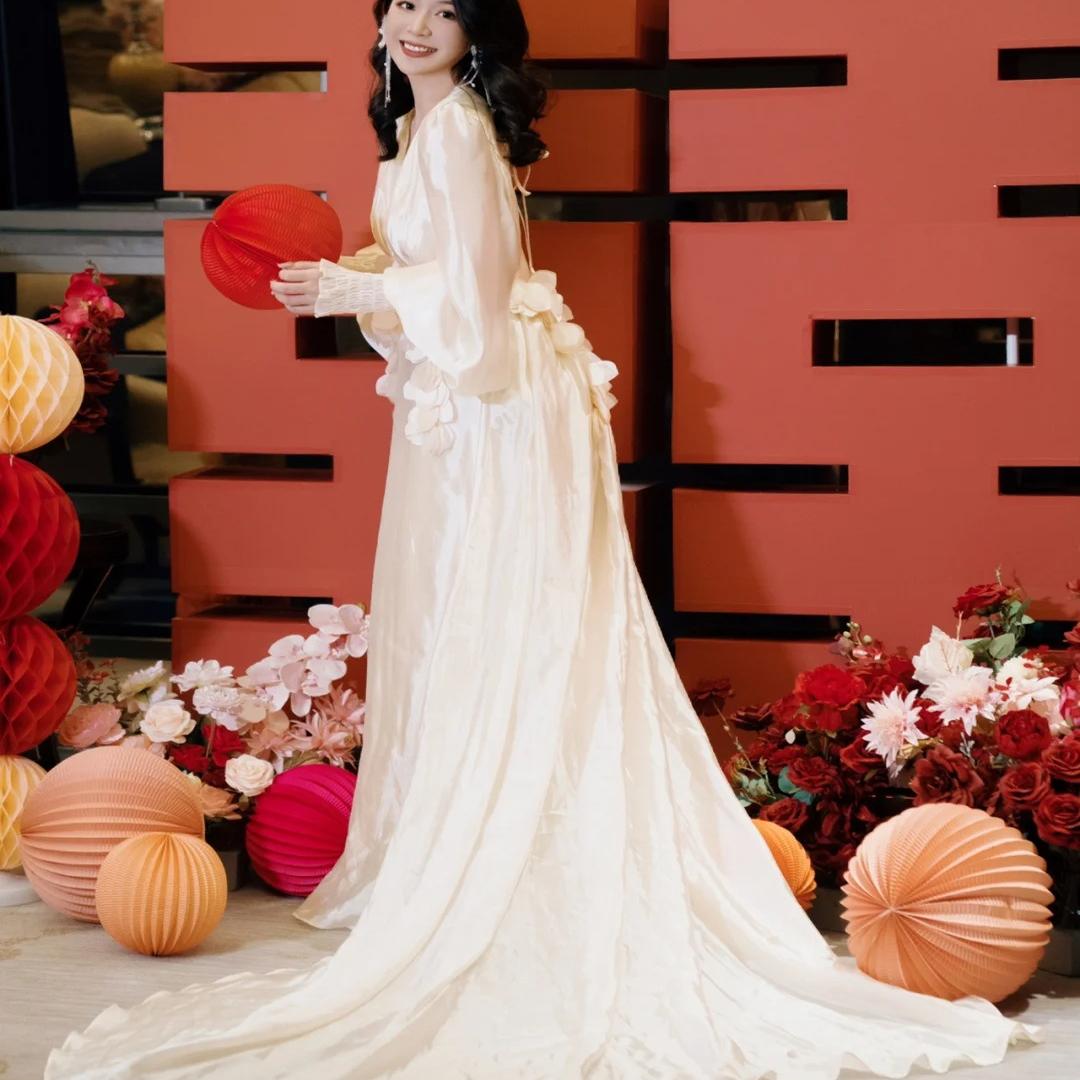 2025新款高级感白色晨袍女浪漫超仙森系婚纱裙收腰白色V领连衣裙