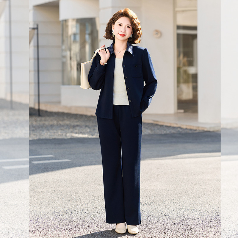 中年妈妈五十多岁洋气套装春装运动服两件套中老年女春秋大码外套