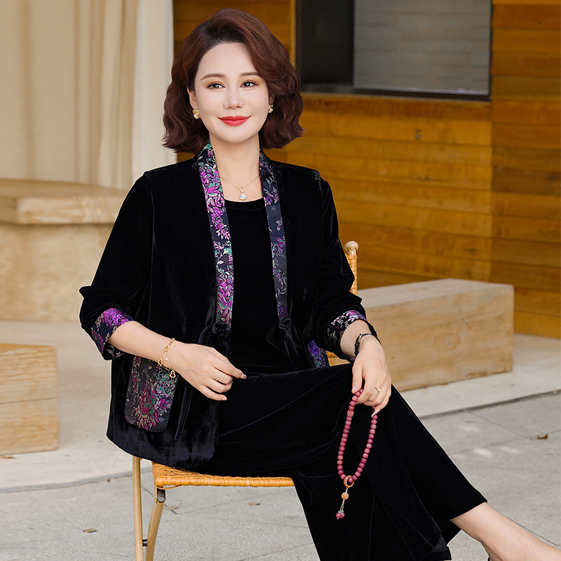 妈妈春装金丝绒套装2026新款中老年女装三件套新中式马甲内搭裤子