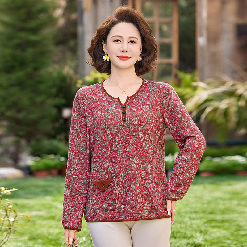 今年流行的妈妈上衣春装洋气小衫2026新款中老年女装薄款长袖T恤