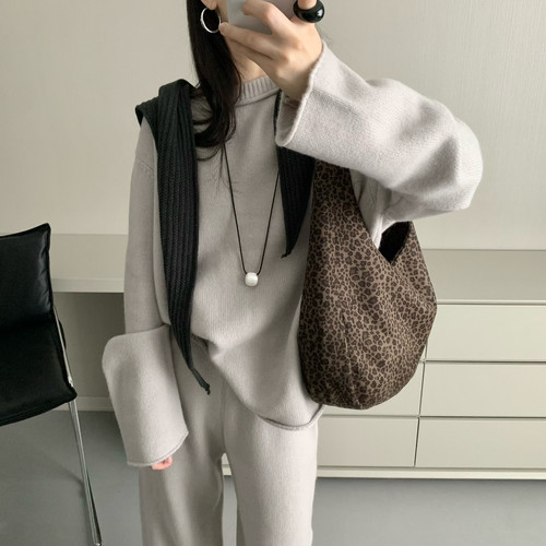 英姿穆-款针织圆领百搭保暖毛衣（含100羊毛）CC1035