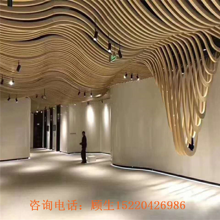 定制会展中心室内异型吊顶弧形铝方通装饰仿木纹拉弯方管型材天花