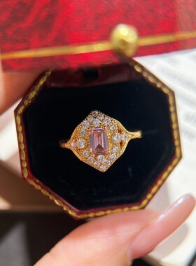 法式复古祖母切蜜粉金檐戒指女轻奢气质拉丝工艺甜美公主方钻指环