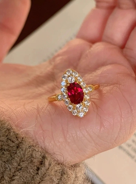 Young中古风vintage守护盾牌鸽血红宝石戒指女轻奢通勤红刚玉女戒