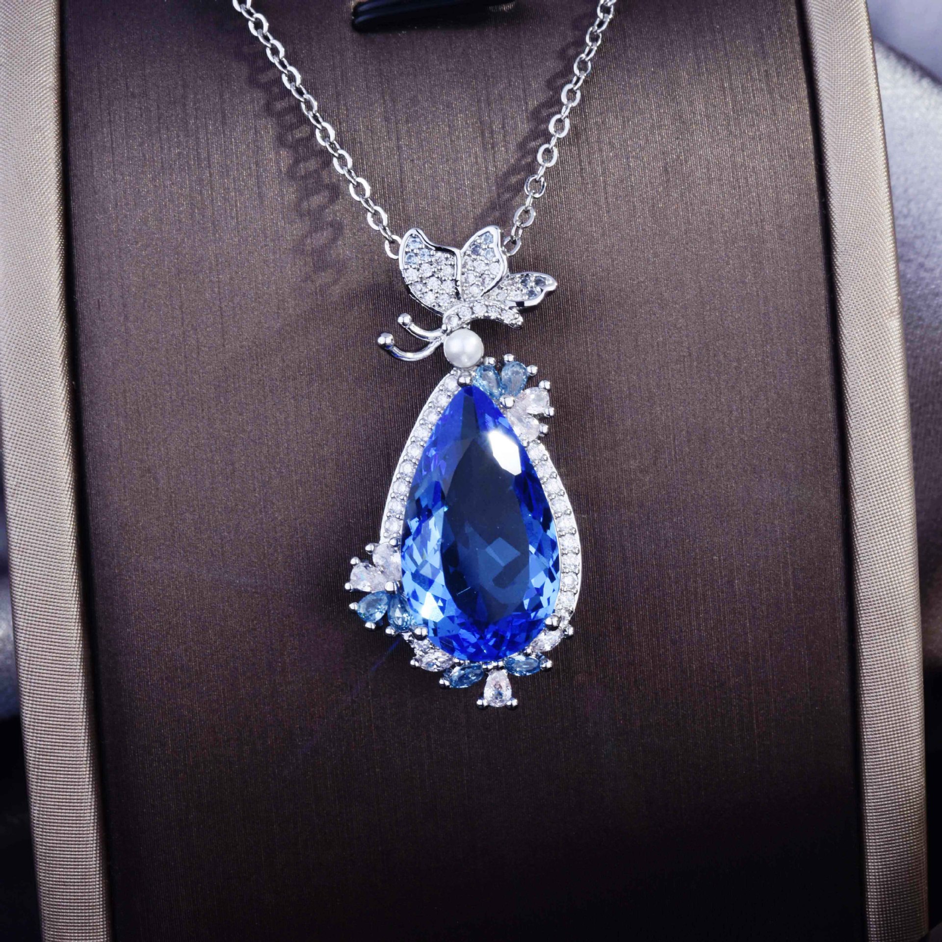 ins天空蓝女超仙蝴蝶彩宝吊坠