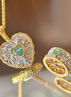 布契风织纹雕金双色金爱心形吊坠