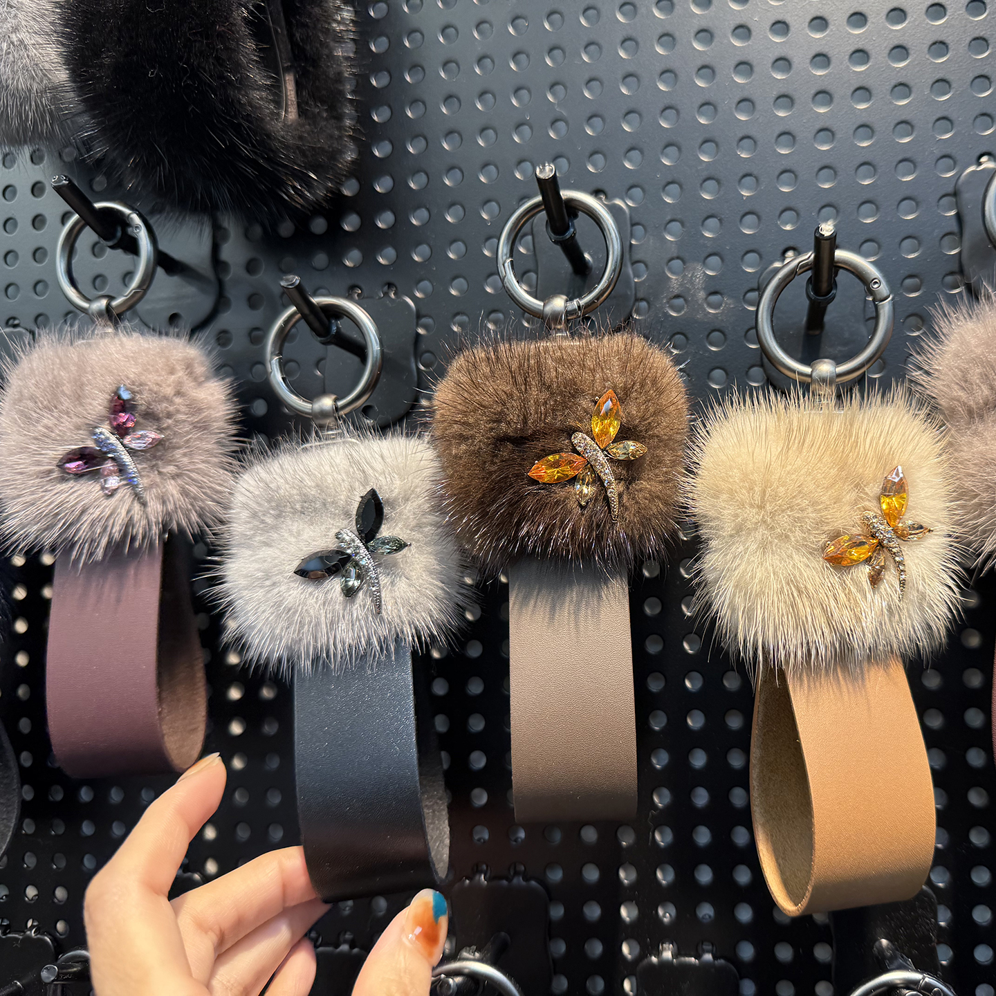 韩国进口东大门新款皮革钥匙扣水晶水貂毛包挂配饰女 辛欣