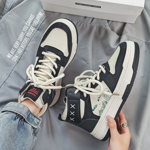 B218-1889-P55图案印花潮流高帮板鞋子新款2023秋季新品,棉袄下身搭配什么鞋图片