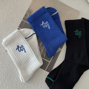 B218-W122-P20潮流4双装休闲情侣男女运动高中筒棉袜子字母新款冬图片
