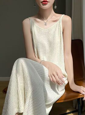 白色千叶褶皱吊带连衣裙女士时尚显瘦裙子休闲百搭宽松垂感连衣裙