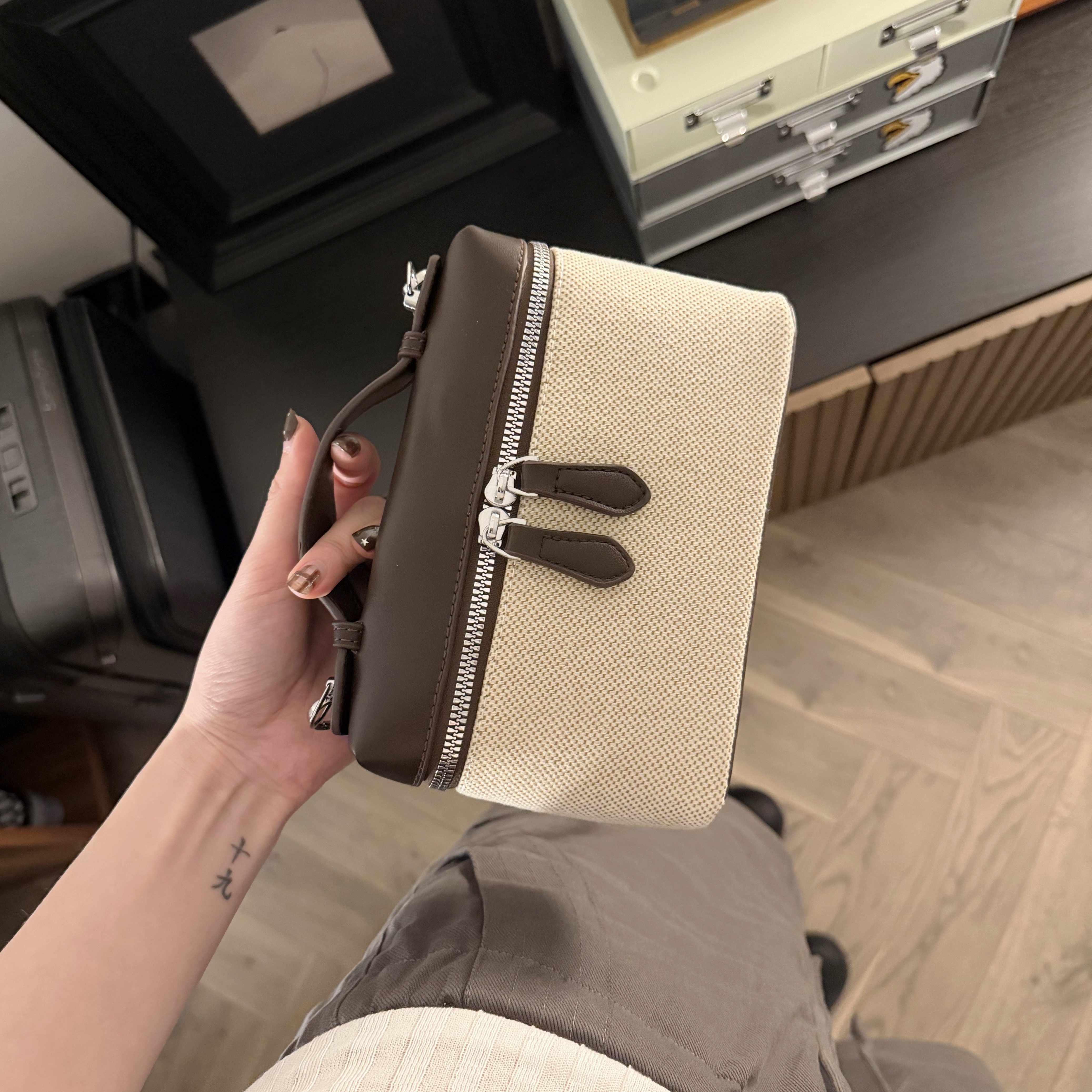 「小方盒」简约百搭 比较适合春夏秋 可调节背带斜挎包复古手拎包