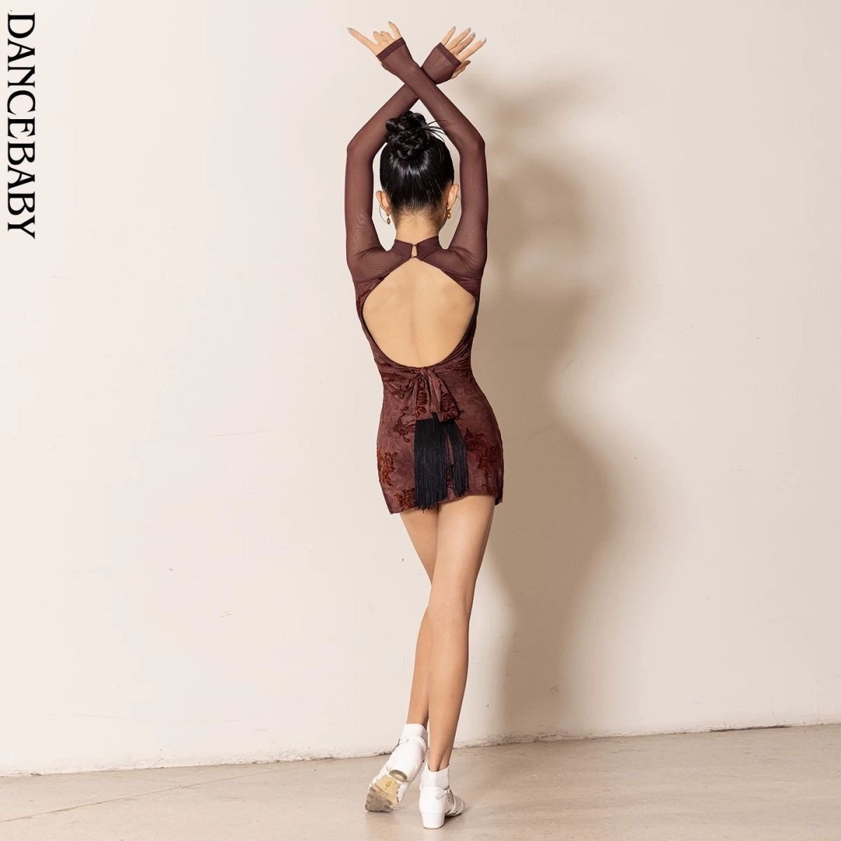 2025秋冬新款女童拉丁舞练习服高级感高领镂空露背长袖上衣连衣裙