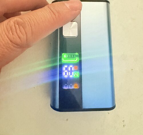 60瓦主机 送2个原厂头 C口充电 不是510不带18650电池 颜色随机发