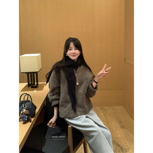 DARA ROSE-羊羔毛时髦高级灰保暖圆领拉链毛毛短外套(配针织围巾)