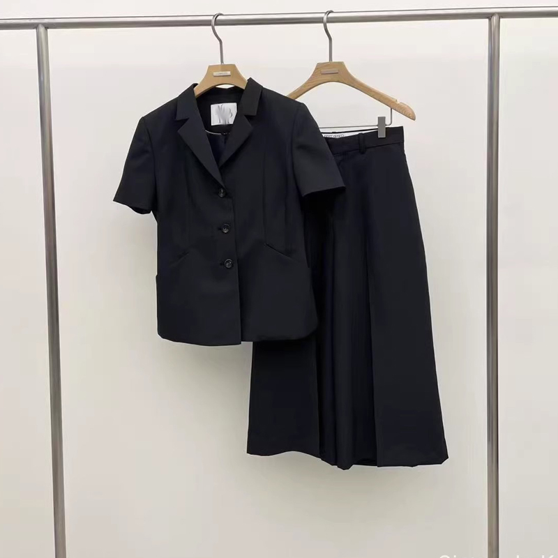 2025夏季新款韩版显瘦时尚薄款短袖西装外套九分阔腿裤两件套装女
