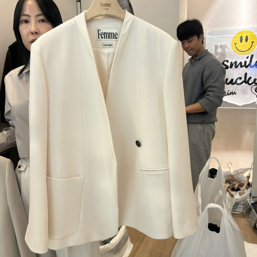 东大门V领韩版宽松西装外套女