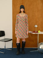 The whiteiswhite annual meeting outfit features A retro rainbow check A-line dress that is slimming and form-fitting, as well as a winter woolen dress thumbnail 4