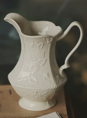 白色浮雕陶瓷花瓶客厅摆件插花