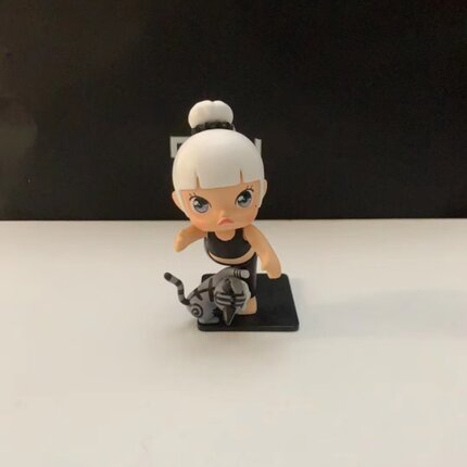 正版泡泡玛特MOLLY改娃可爱盲盒手办车载屏幕摆件汽车内装饰品