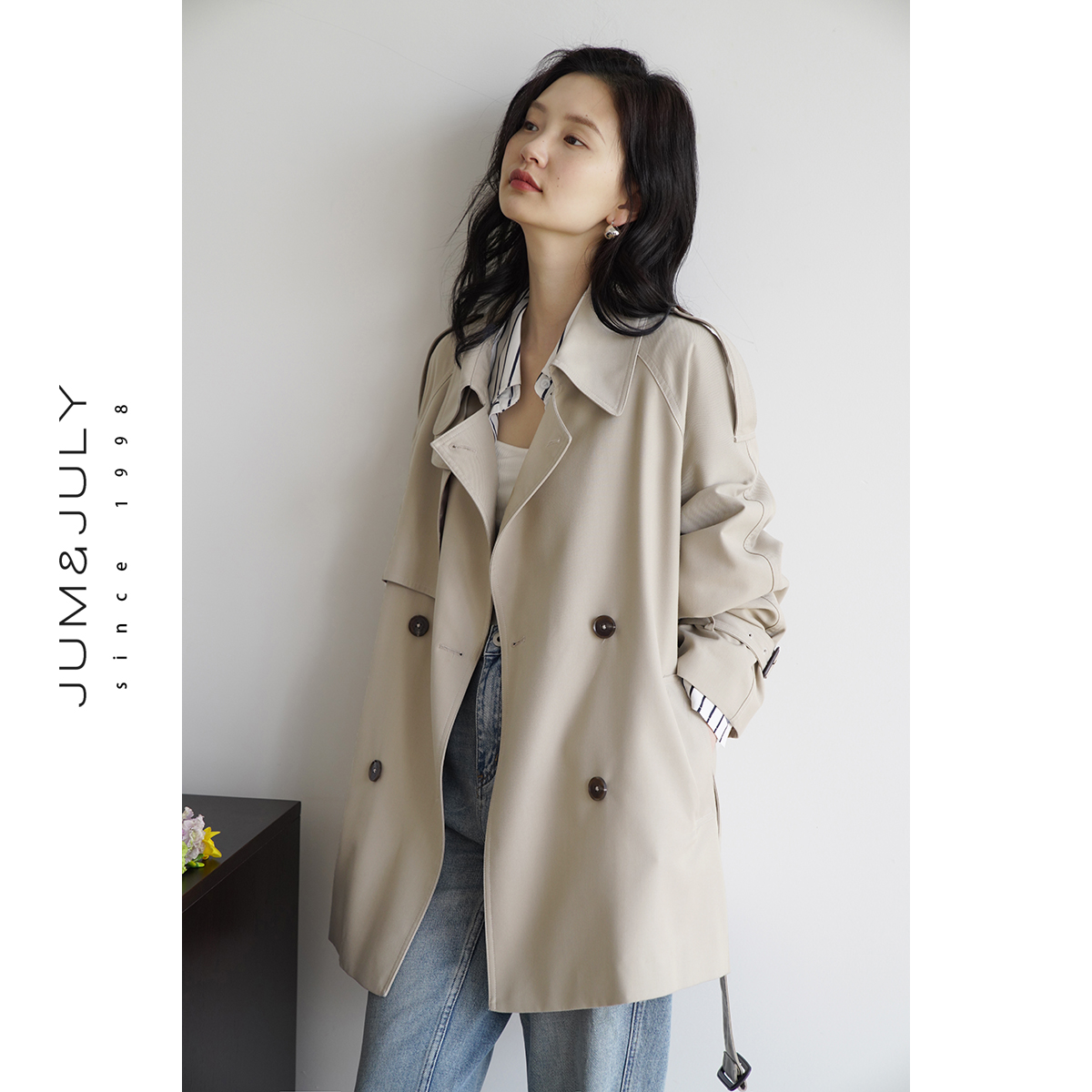 2023年短款风衣设计感小众英伦风