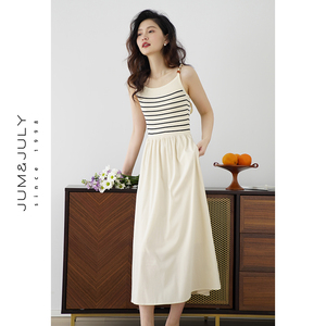 嘉茱莉秋季新款小个子条纹吊带连衣裙女百褶长裙小众吊带裙针织裙